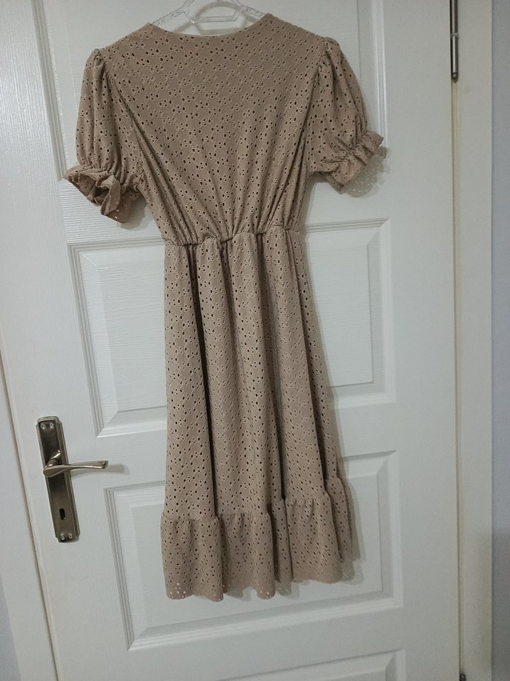 Bej Uzun Kollu V Yaka Nakışlı Elbise - Görsel 2