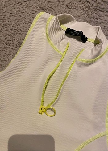 Beyaz Fermuarlı Kısa Kadın Atlet - Görsel 3