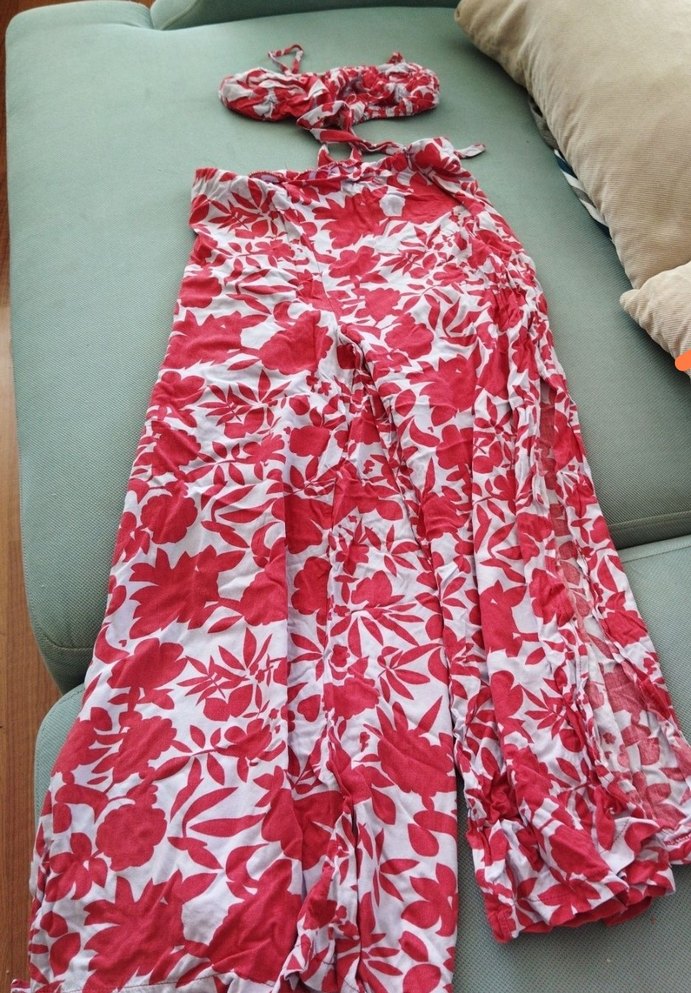 İkili plaj kıyafeti.Alt pantolon tipi,iki yanı yırtmaçlı. - Görsel 2