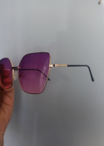 Gold Çerçeveli Mor Kadın Güneş Gözlüğü - Görsel 3