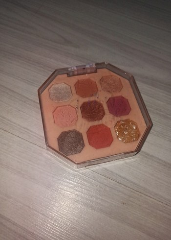 Açık Tonlarda Makyaj Seti ve Takma Kirpik - Görsel 5