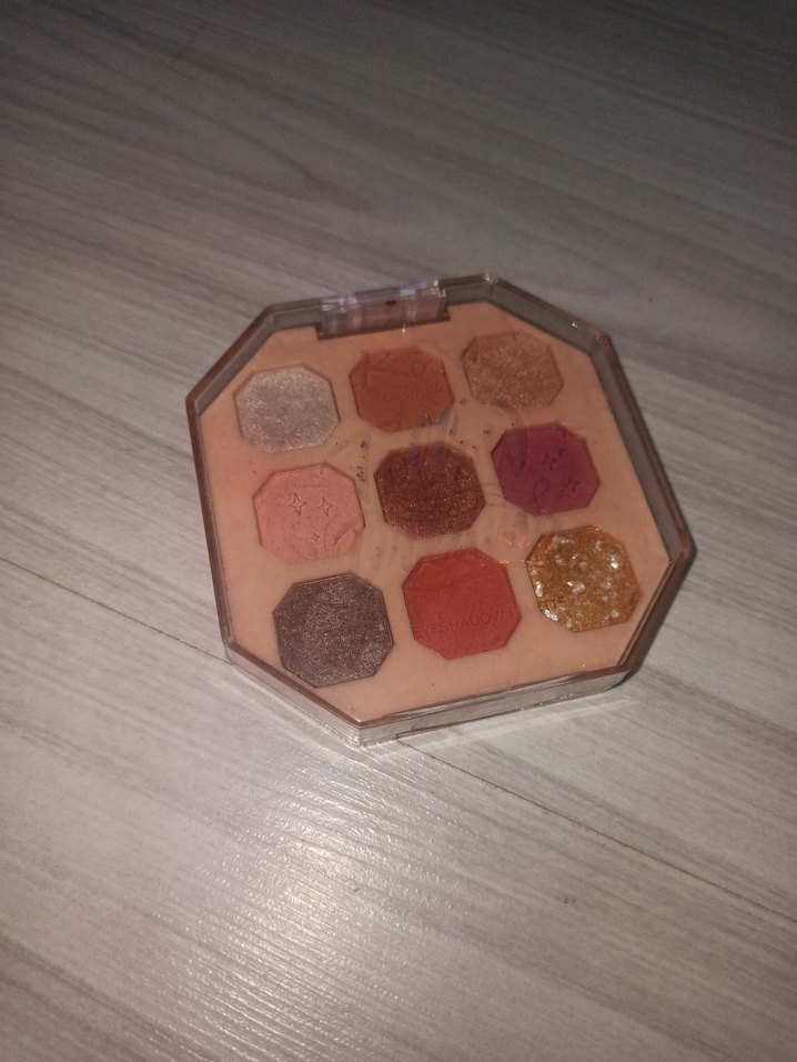 Açık Tonlarda Makyaj Seti ve Takma Kirpik - Görsel 5