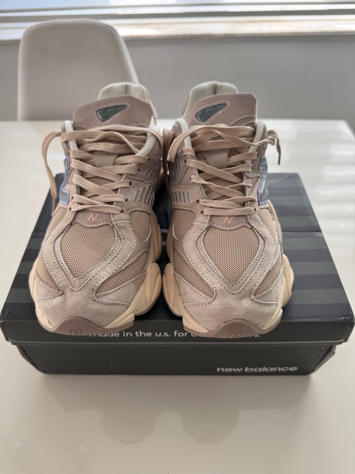 Bej New Balance 
9060 - Görsel 2