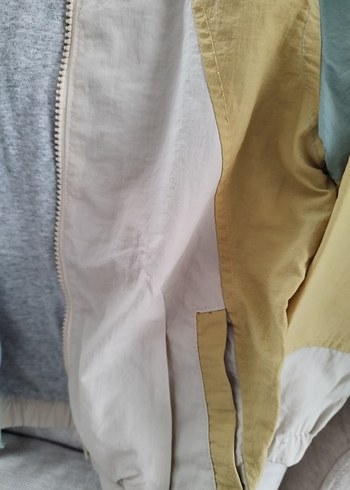 Kapüşonlu Erkek Çocuk Gri Yağmurluk - Görsel 4