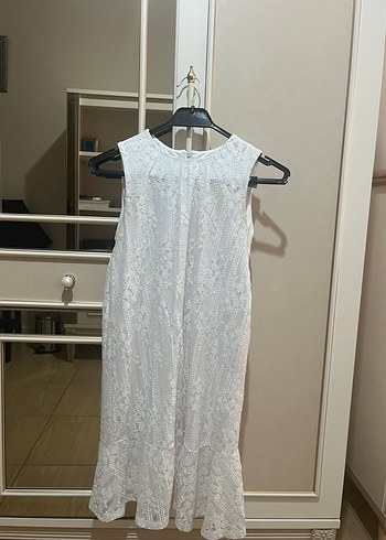 Dantel Detaylı Beyaz günlük veya özel günlerde kullanılan elbise - Görsel 2