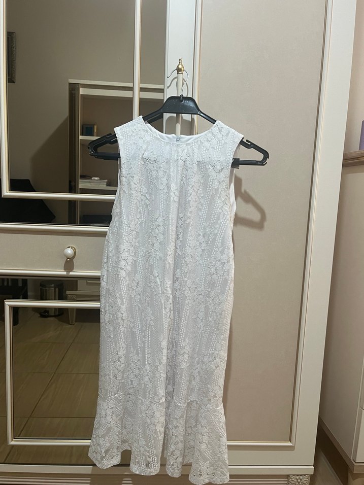 Dantel Detaylı Beyaz günlük veya özel günlerde kullanılan elbise - Görsel 2