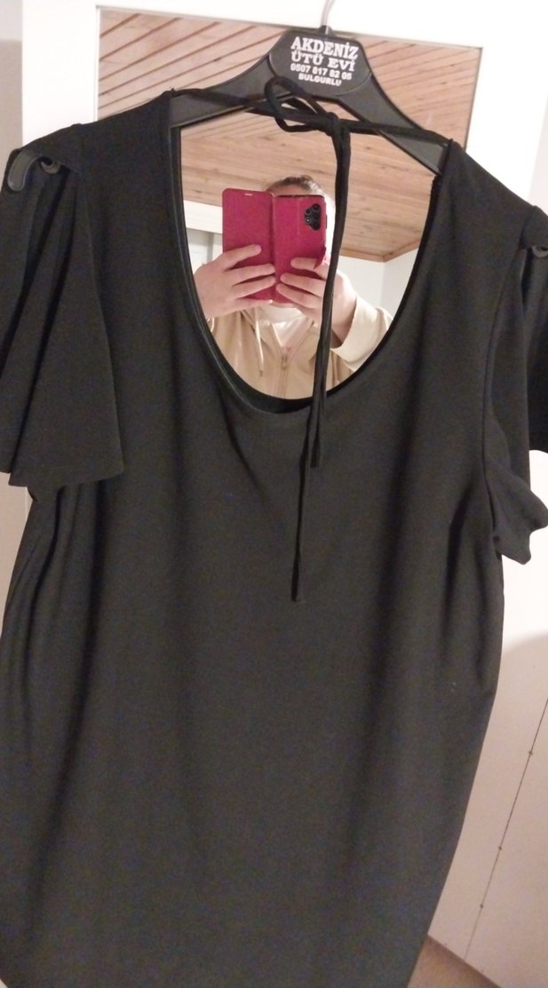 Siyah V Yaka , Midi, Kısa Kollu - Görsel 3