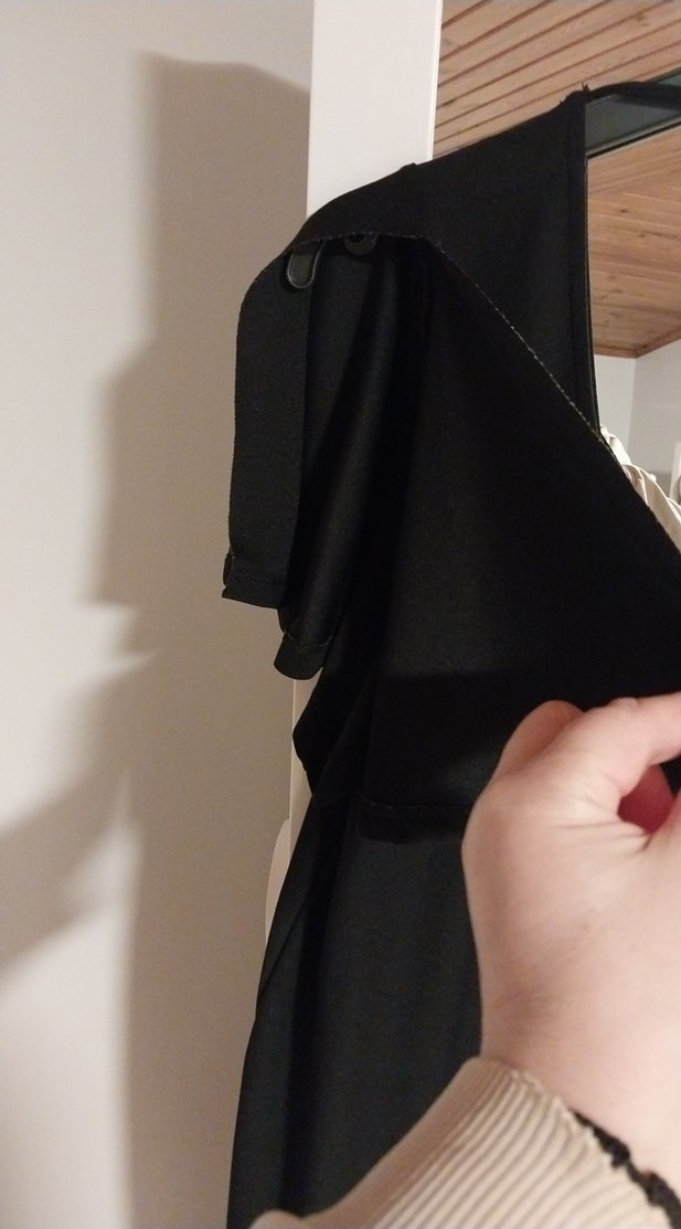 Siyah V Yaka , Midi, Kısa Kollu - Görsel 4