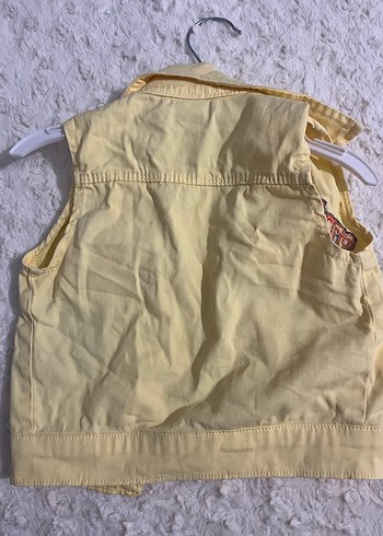 Sarı Düğmeli Erkek Çocuk Yeleği - Görsel 2