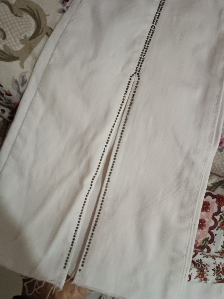 taşlı Beyaz Düğmeli Kadın Kot Pantolon - Görsel 4