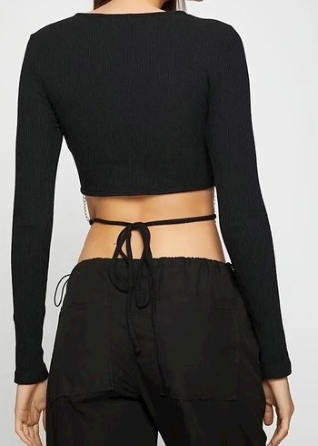 Koton Zincir Detaylı Siyah Crop Top - Görsel 2