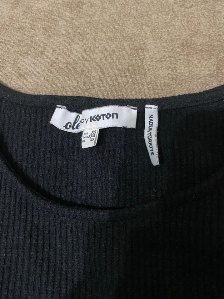 Koton Zincir Detaylı Siyah Crop Top - Görsel 4