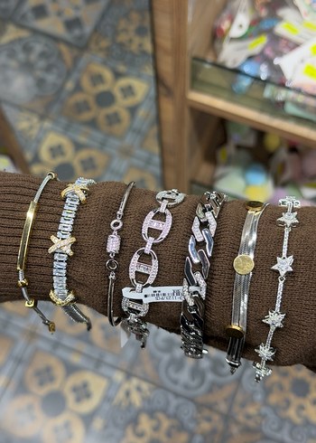 Zincir Detaylı Gri Kadın Bileklik - Görsel 2