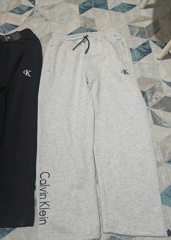 Calvin Klein Gri ve Siyah baggy eşofman - Görsel 3