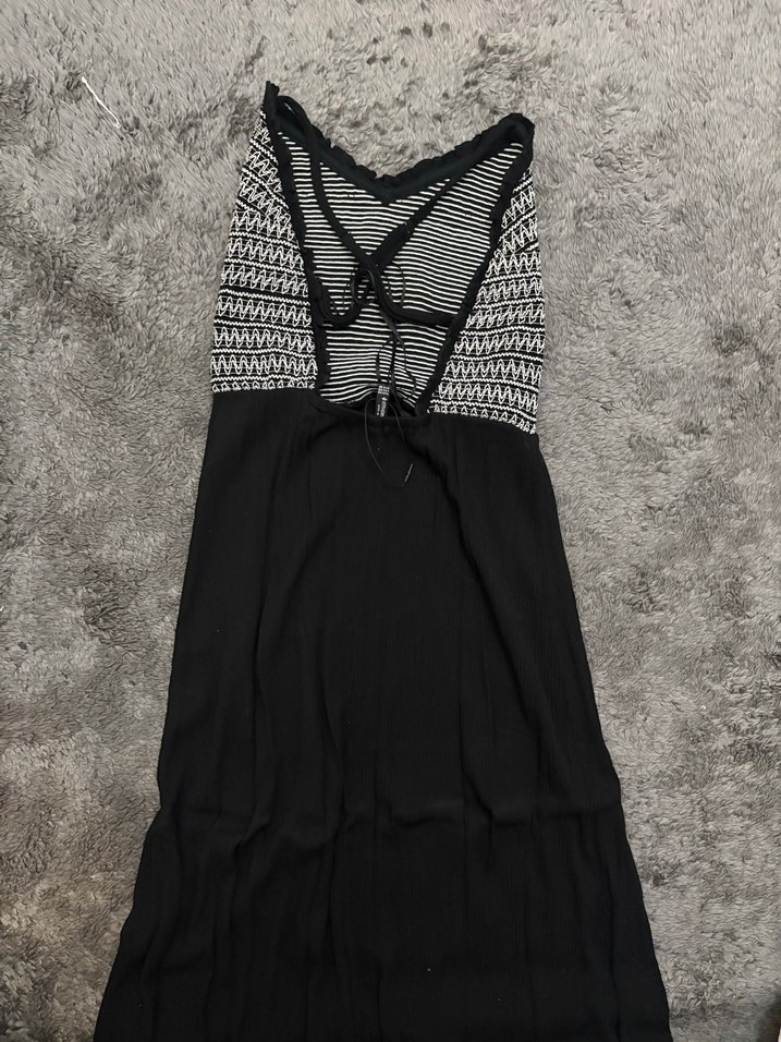 Stradivarius sırt dekolteli elbise - Görsel 5