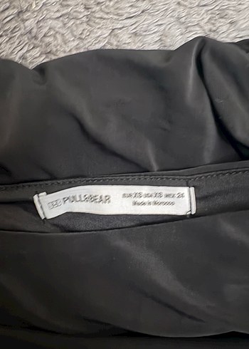 Pull&Bear Siyah Asimetrik kalın askılı elbise - Görsel 2