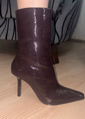 BERSHKA Bordo Parlak Deri Topuklu Bot - Görsel 5
