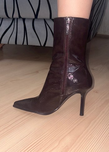 BERSHKA Bordo Parlak Deri Topuklu Bot - Görsel 6