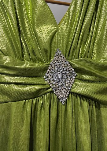 Kadın Parlak Yeşil Uzun Drapeli Abiye Elbise - Görsel 3