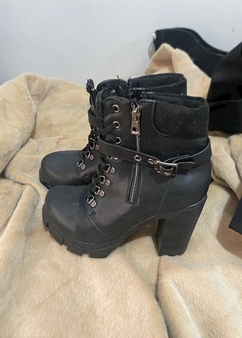 Siyah Deri Goth Tarzı Kadın Dolgu Topuk Bot - Görsel 2