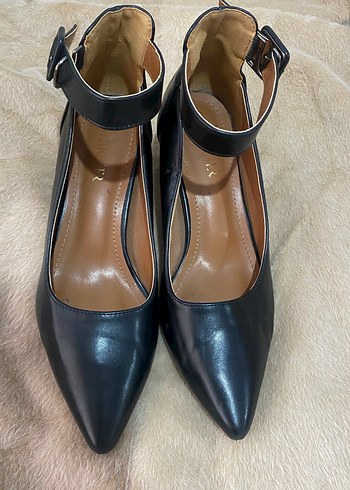 Klasik Siyah Deri Topuklu Kadın Ayakkabı - Görsel 2