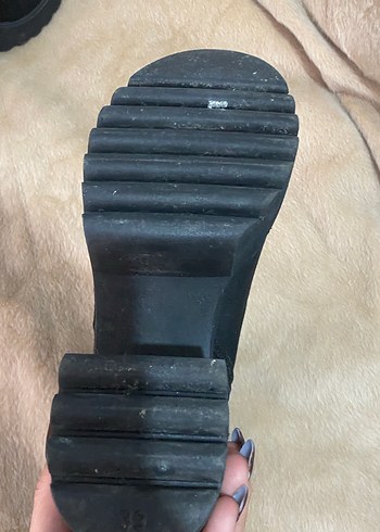 Siyah Süet Tokalı Kadın Topuklu Bot - Görsel 3