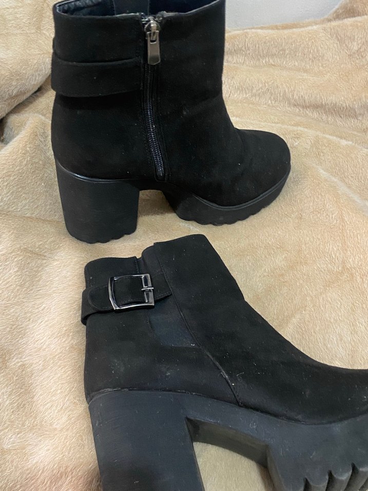 Siyah Süet Tokalı Kadın Topuklu Bot - Görsel 2