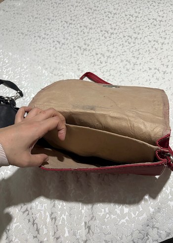 Kırmızı Çanta - Görsel 3