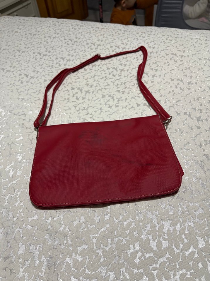 Kırmızı Çanta - Görsel 2