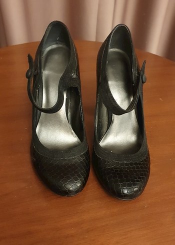 Kemerli Siyah Yılan Desenli Topuklu Ayakkabı - Görsel 2