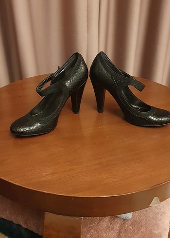 Kemerli Siyah Yılan Desenli Topuklu Ayakkabı - Görsel 3