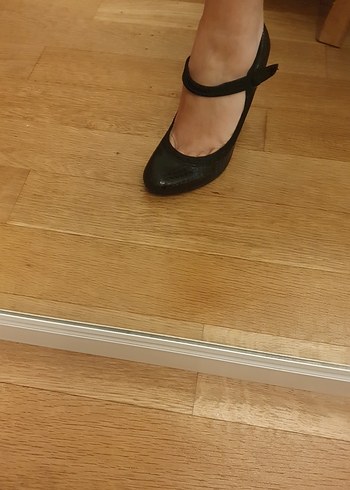 Kemerli Siyah Yılan Desenli Topuklu Ayakkabı - Görsel 4