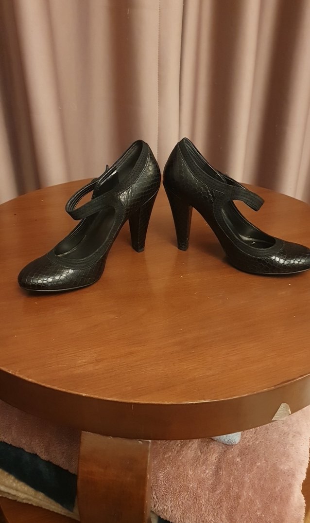 Kemerli Siyah Yılan Desenli Topuklu Ayakkabı - Görsel 3