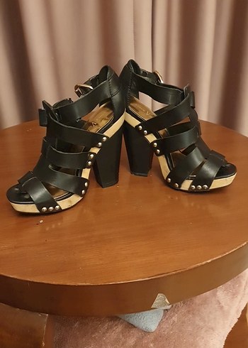 Siyah Deri Tokalı Platform Topuklu Kadın Ayakkabı - Görsel 2