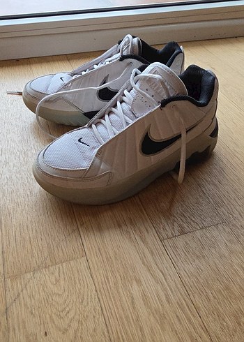 Nike Lebron James Beyaz Siyah Basketbol Ayakkabisi