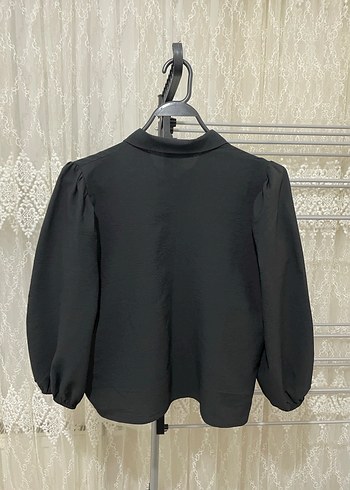 Siyah Düğmeli  Gömlek - Görsel 3