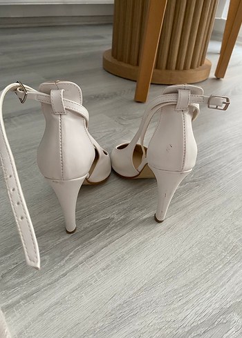 Beyaz Ucu Sivri Topuklu Kadın Ayakkabı - Görsel 5