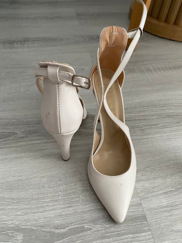 Beyaz Ucu Sivri Topuklu Kadın Ayakkabı - Görsel 2