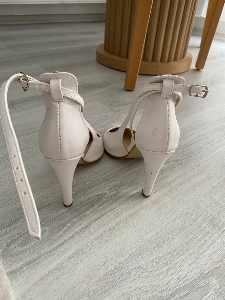Beyaz Ucu Sivri Topuklu Kadın Ayakkabı - Görsel 5