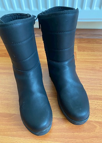 Siyah Kadın Bot - Görsel 3