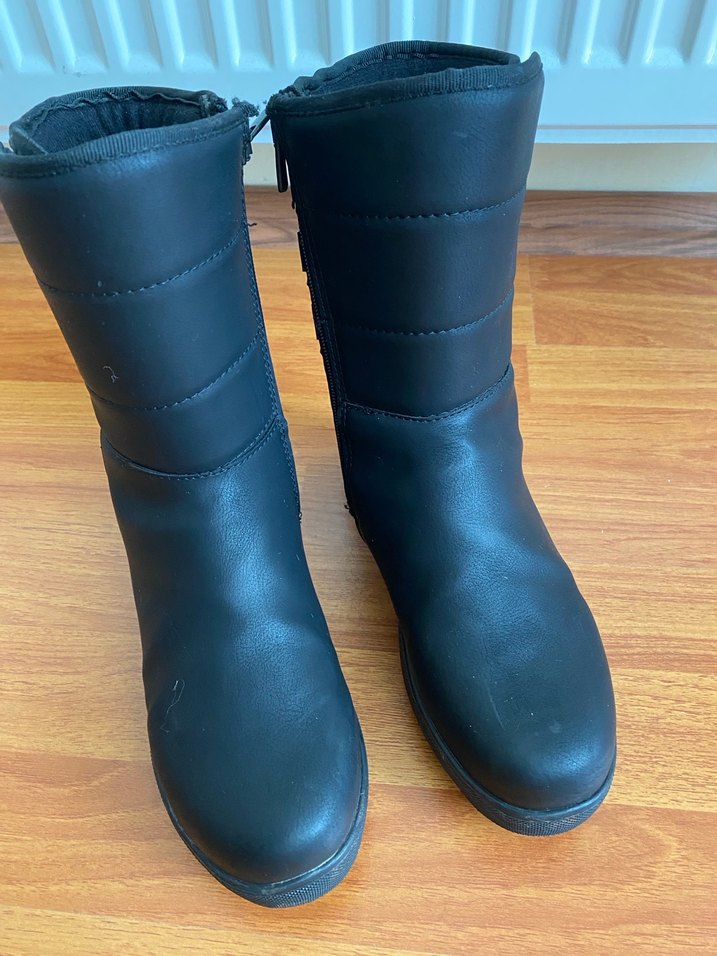 Siyah Kadın Bot - Görsel 3