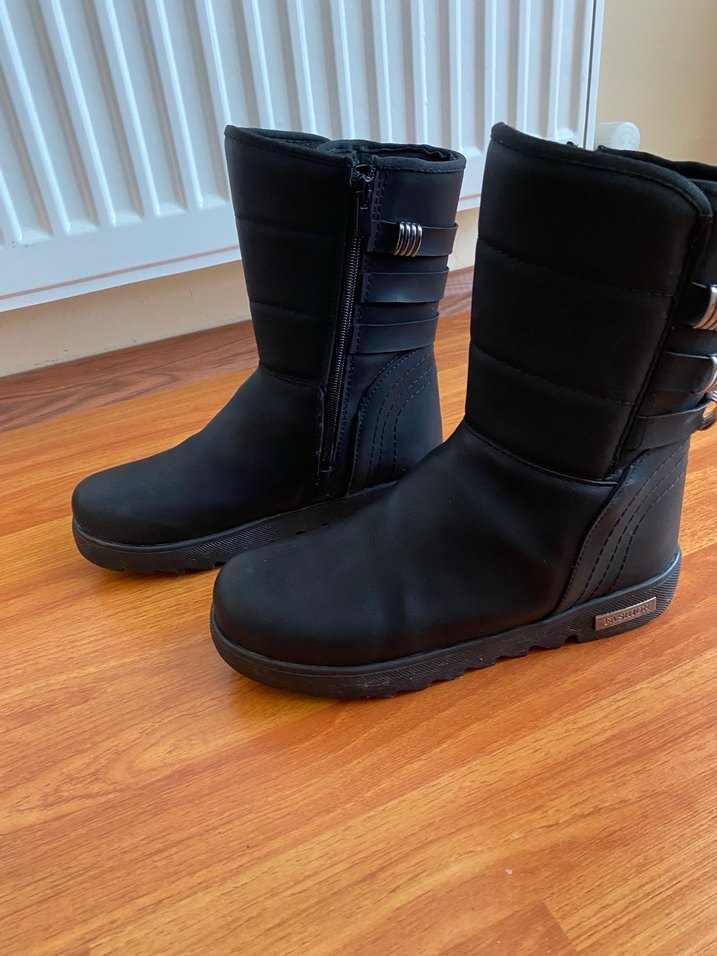 Siyah Kadın Bot - Görsel 2