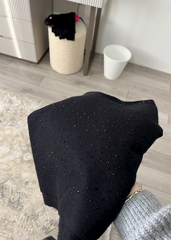 Kadın Siyah Payetli Atkı - Görsel 3