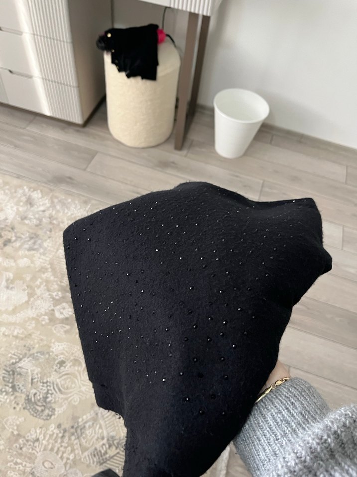 Kadın Siyah Payetli Atkı - Görsel 3