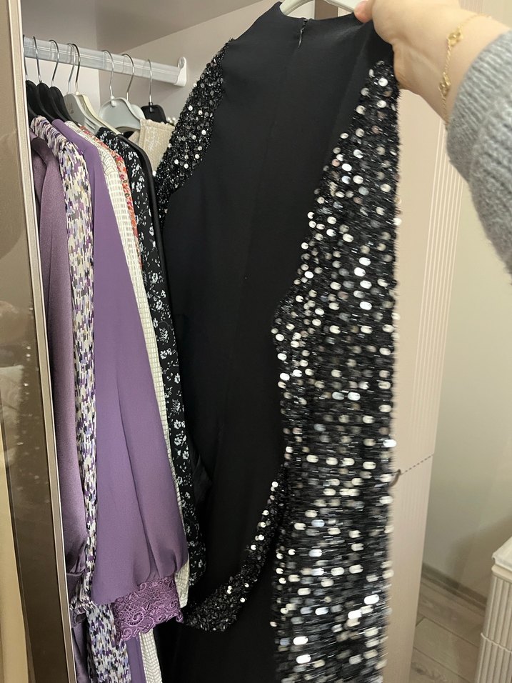 Uzun Kollu Siyah Payetli Gece Elbisesi - Görsel 2