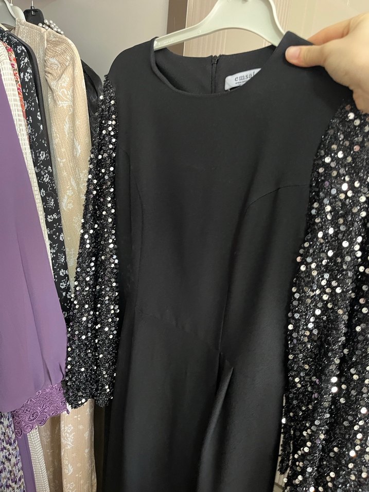 Uzun Kollu Siyah Payetli Gece Elbisesi - Görsel 3