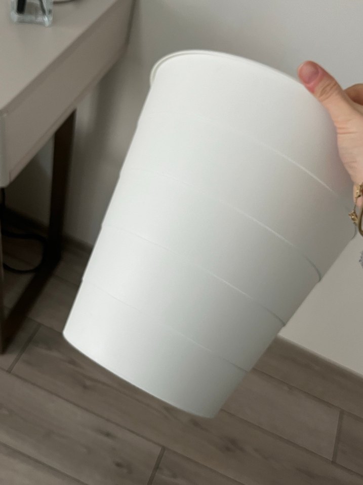 Beyaz ve gri dekoratif vazo - Görsel 3