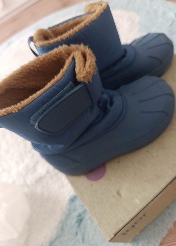 Erkek Çocuk Bot - Görsel 3