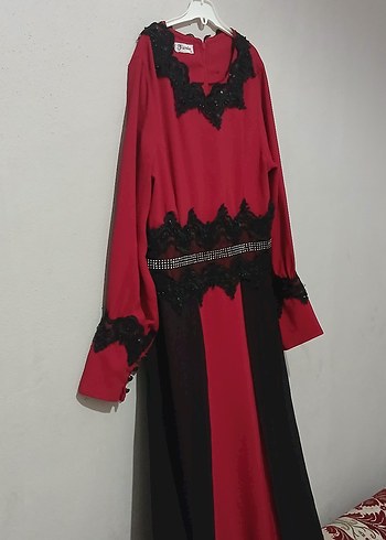 Uzun Kırmızı Gotik İşlemeli Abiye Elbise - Görsel 2