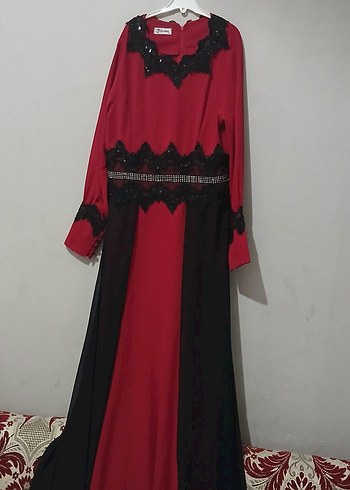 Uzun Kırmızı Gotik İşlemeli Abiye Elbise - Görsel 3